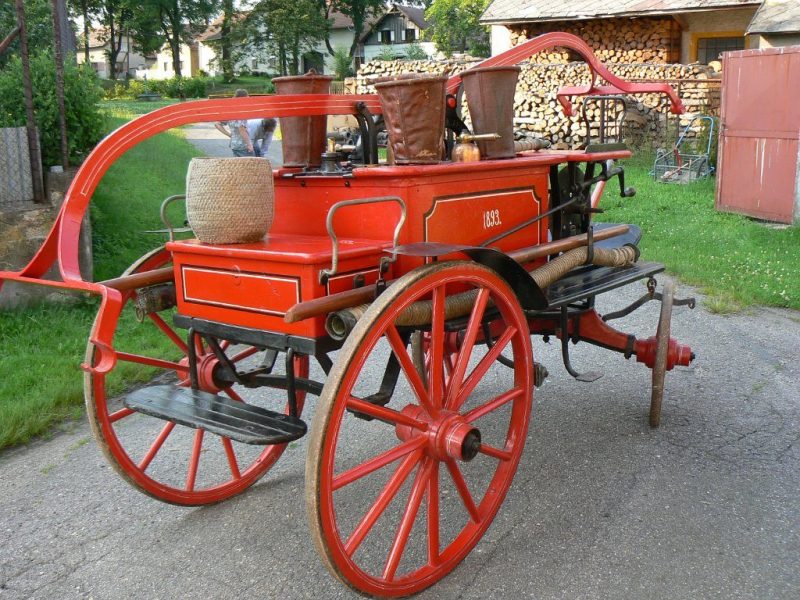 Čtyřkolová ruční stříkačka