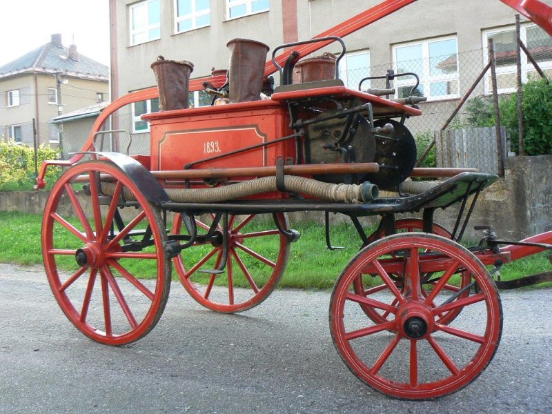 Čtyřkolová ruční stříkačka
